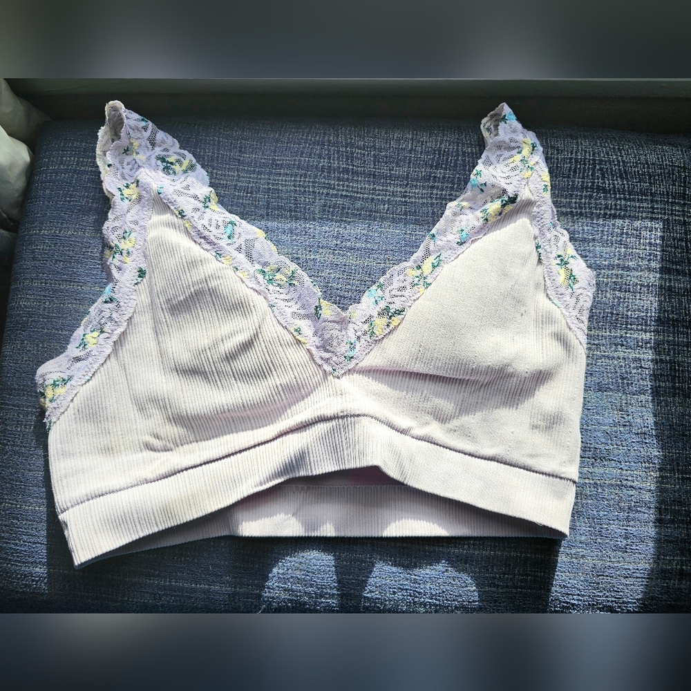 PINK Victoria's Secret size large floral ribbed floral lace bralette in lavendar